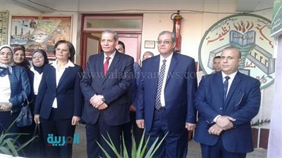 بالصور.. وزير التعليم يتفقد مدرسة شجرة الدر بالمنصورة