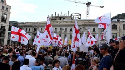 مظاهرة حاشدة في جورجيا احتجاجًا على صفقة توريد الغاز الروسي