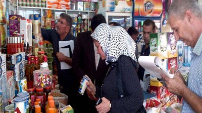 ضبط 60 ألف عبوة سلع غذائية مغشوشة بأكتوبر