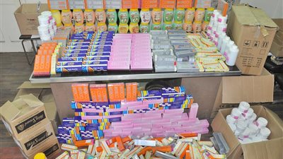 ضبط 3 آلاف عبوة مستحضرات تجميل مجهولة المصدر بعابدين