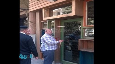بالصور.. حي غرب القاهرة يغلق 9 مقاهٍ مخالفة