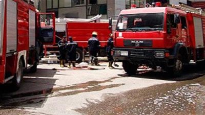 5 سيارات إطفاء تسيطر على حريق مزرعة دواجن بالبدرشين 