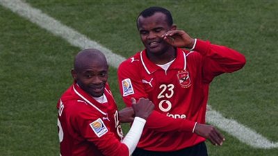 جيلبرتو وفلافيو يحضران تدريب الأهلي في أنجولا