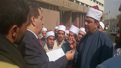 خطباء المكافأة يهددون بعدم الصعود إلى المنابر