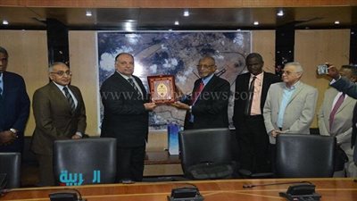 وفد سوداني يزور المطار لبحث أساليب الإدارة المالية