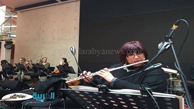 رئيسة الأوبرا تعزف على 