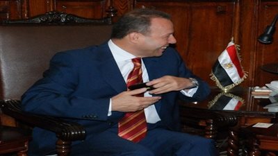 السفير المصري: الأمن الكاميروني رفض دخول حاملي الشماريخ لمباراة الزمالك