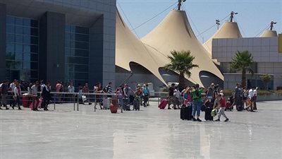 الوفد الألماني يغادر مطار الغردقة بعد تفقد الحالة الأمنية 