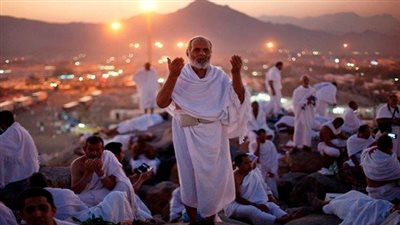 الشركات تبدأ في تلقي جوازات سفر المواطنين الراغبين في الحج السياحي