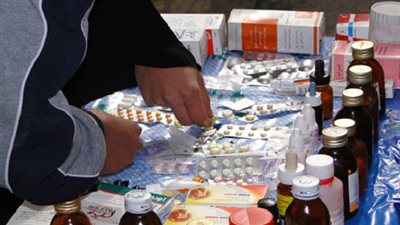 ضبط مصنع غير مرخص لإعادة تصنيع وتعبئة الأدوية والكريمات