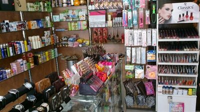 ضبط صاحب محل مستحضرات تجميل بحوزته 1434 عبوة مقلدة بالأزبكية