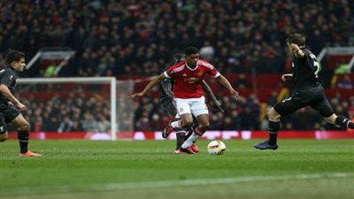 التعادل يحسم الشوط الأول بين ليفربول ومان يونايتيد بالدوري الأوروبي