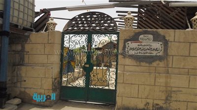 بالصور.. أضرحة 