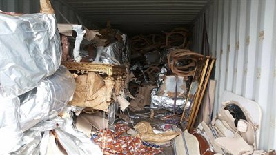 جمارك دمياط تحبط محاولة تهريب أثاث وفازات يشتبه في أثريتها
