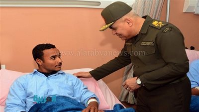 بالفيديو.. الفريق صدقي صبحي يزور عددًا من المصابين من أبطال القوات المسلحة