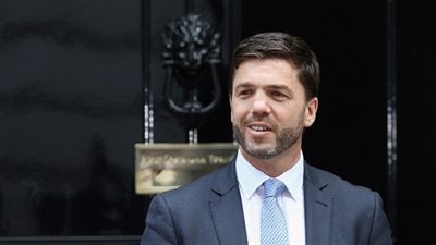 وزير العمل البريطاني يتراجع عن الاستقطاعات في ميزانية الإعانات الاجتماعية