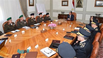 السيسي يجتمع بوزيري الدفاع والداخلية وعدد من كبار قادة القوات المسلحة والشرطة