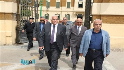بالصور.. قبل مغادرته الديوان.. محافظ القاهرة يتفقد نموذج أتوبيسات القطاع الخاص