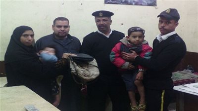شرطة النقل والمواصلات تعيد طفلًا لوالده بعد تغيبه بالدقهلية 