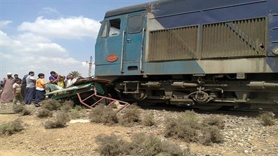 اصطدام قطار بسيارة نقل في محطة قليوب