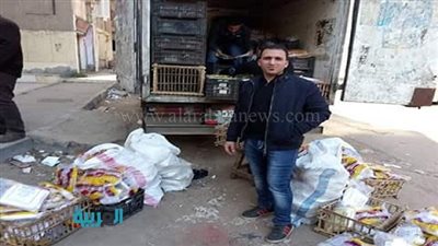 بالصور.. مباحث التموين تلاحق المحلات لضبط الأغذية الفاسدة