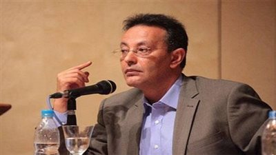 خبير اقتصادي: اختطاف الطائرة المصرية ضربة قاضية للسياحة 