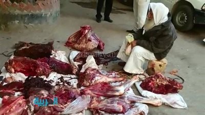 بالصور.. ضبط جزار متلبس ببيع 