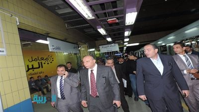 بالصور.. جولة ميدانية لمدير شرطة النقل بمحطات المترو 