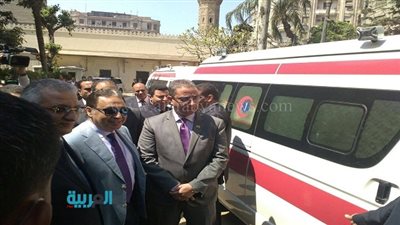 وزير الصحة: استلام 6 سيارات إسعاف و2 مليون جنيه لعلاج مرضى فيروس 
