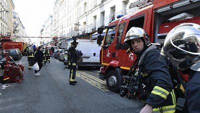 بالفيديو.. الدفاع المدني الفرنسي يخلي العقار الذي وقع فيه الانفجار