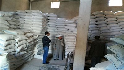 ضبط 5 أطنان أسمدة مدعمة في مخزن بالمنيا 