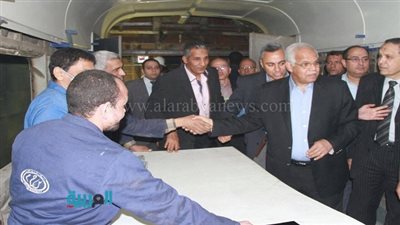 بالصور.. وزير النقل يتفقد ورش كوم أبوراضي للسكك الحديدية ببني سويف