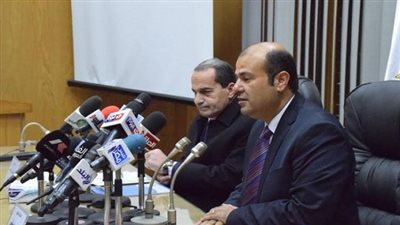 الحكومة تجمع الأقماح من الفلاحين.. 