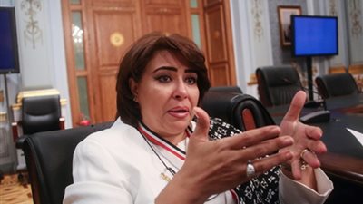 نائبة برلمانية عن 