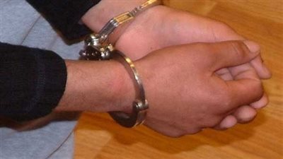 ضبط موظف لالتقاطه صورًا للسيدات بالمترو