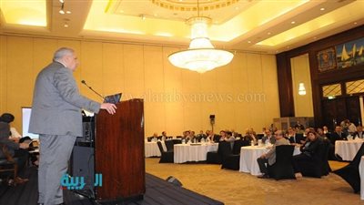 بالصور.. محلب خلال ندوة 