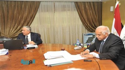 وزير النقل يستعرض خطط تطوير ميناء دمياط 