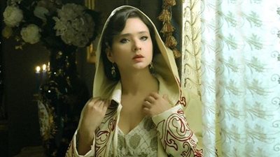 شاهد.. نيللي كريم تسخر من أزمة 