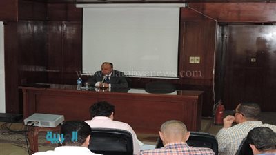 بالصور.. مدير شرطة النقل يلقي محاضرة بمركز البحوث الجنائية