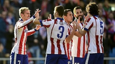 أتليتكو مدريد يتقدم على برشلونة بهدف 