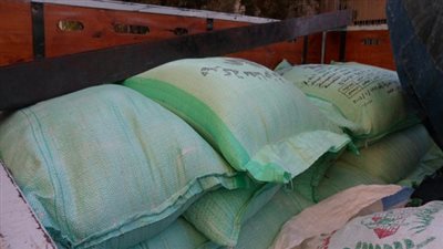 ضبط 78 طن دقيق مدعم قبل تهريبه بالجيزة