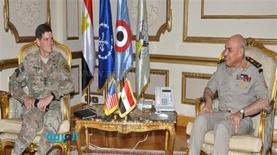 بالصور.. وزير الدفاع ورئيس الأركان يلتقيان قائد القيادة المركزية الأمريكية