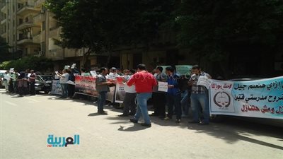 بالصور.. المعلمون المغتربون أمام 