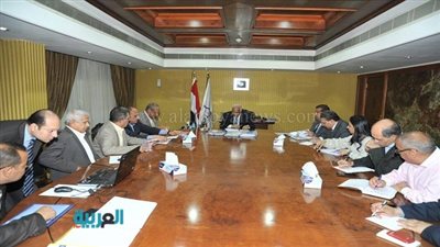 بالصور.. وزير النقل يجتمع مع قيادات شركات الطرق والكباري 