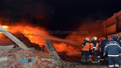 بالصور.. الشرطة والجيش يسيطران على حريق مصنع المنسوجات بالعبور.. 22 سيارة إطفاء لـ
