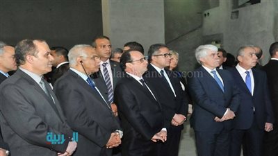 بالصور.. هولاند في زيارة لمحطة مترو هارون بمصر الجديدة 