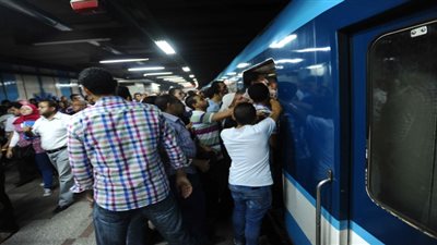 مرشد سياحي يتحرش بموظفة مستخدمًا صورًا جنسية بمحطة المرج