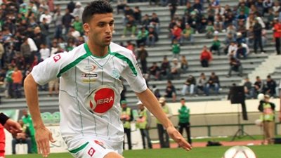 بالفيديو.. لاعب الرجاء المغربي يراوغ الأشباح أثناء مباراة كرة قدم