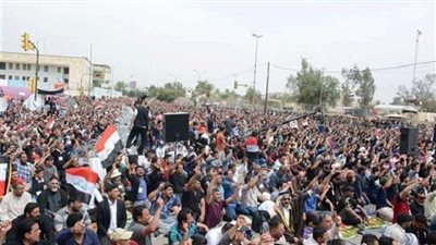 احتشاد آلاف المتظاهرين أمام المنطقة الخضراء في بغداد