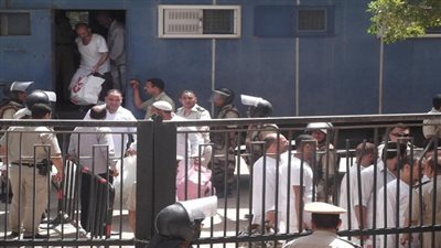 المحكمة العسكرية تؤجل محاكمة 325 من عناصر الإخوان